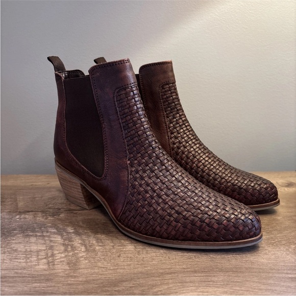 JOURNEE COLLECTION Womens Brown Skyller Almond Block Heel Leather Booties 10 - Picture 1 of 14